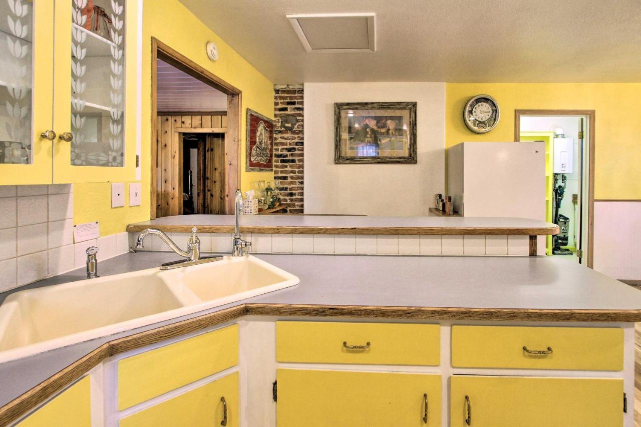 Cozy Home With Hot Tub Half Mi To Salmon River! Exteriör bild