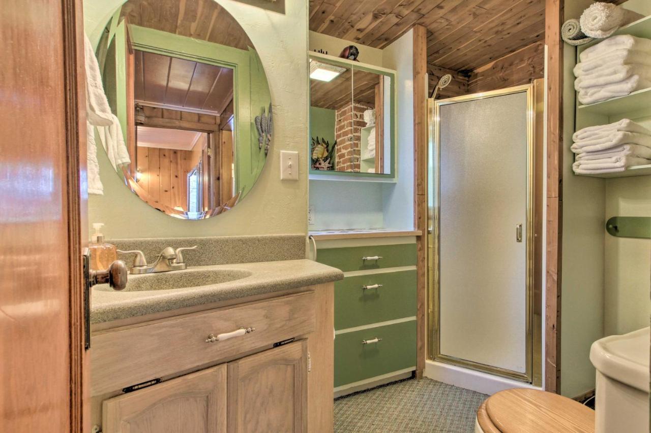 Cozy Home With Hot Tub Half Mi To Salmon River! Exteriör bild