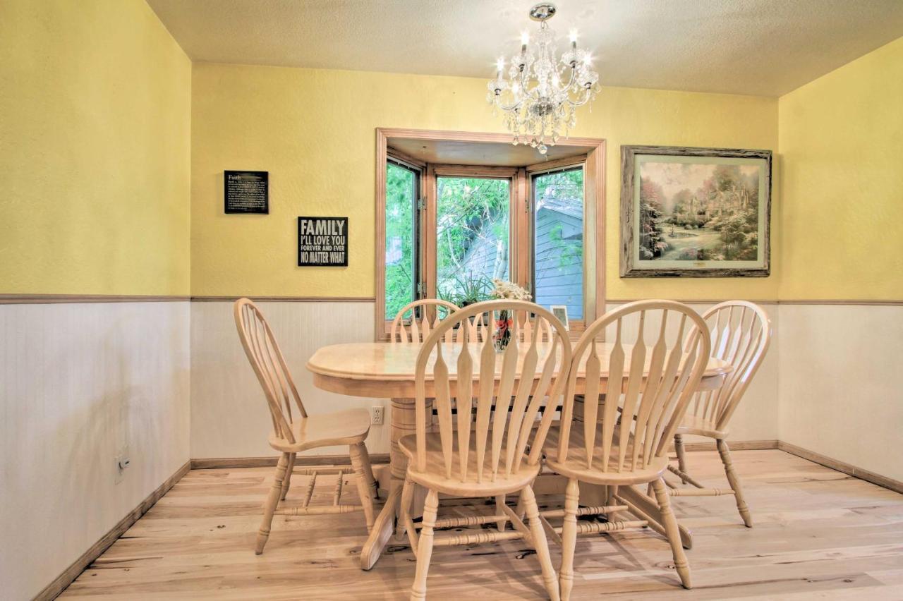 Cozy Home With Hot Tub Half Mi To Salmon River! Exteriör bild